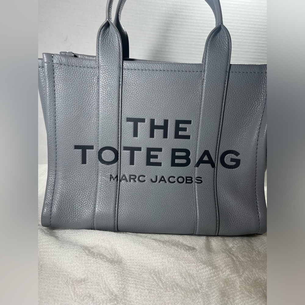 The Marc Jacob’s Leather Medium Tote Bag in Wolf Grey - Picture 2 of 12